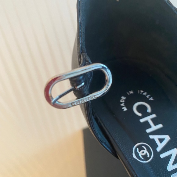 CHANEL Black Classic shoe with open toe lambskin - Picture 10 of 13